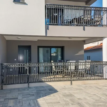 Apartment Spanic 1 Vir