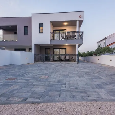 Apartment Spanic 1 Vir