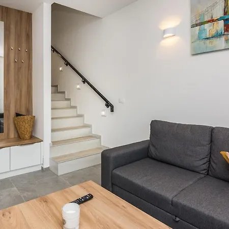 Spanic 1 Apartment Vir