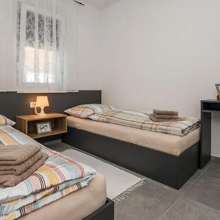 Apartment Spanic 1 Vir