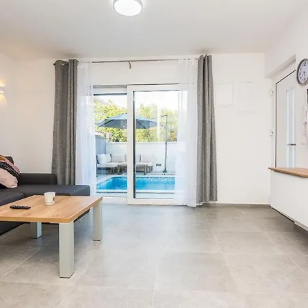 Spanic 1 Apartment Vir