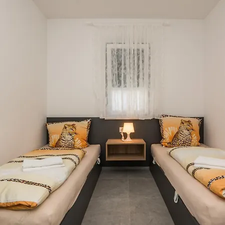 Apartment Spanic 1 Vir