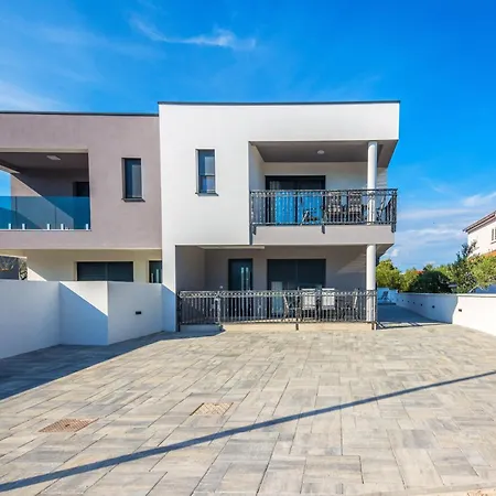 Spanic 1 Apartment *