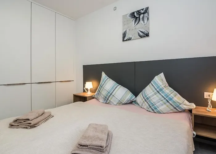 Διαμέρισμα Spanic 1 *