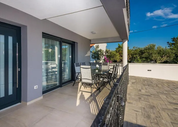 Spanic 1 Διαμέρισμα *