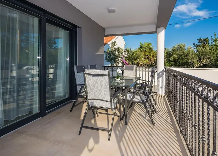 Διαμέρισμα Spanic 1 *